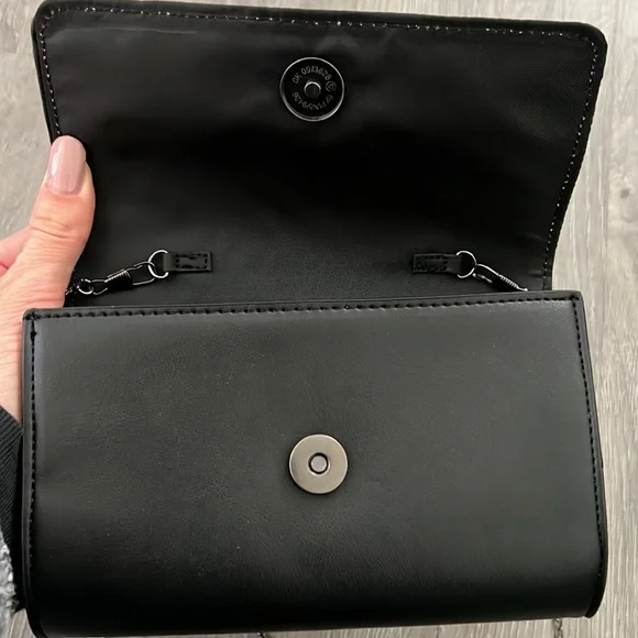 Neiman Marcus bag 🖤 - Picture 6 of 8